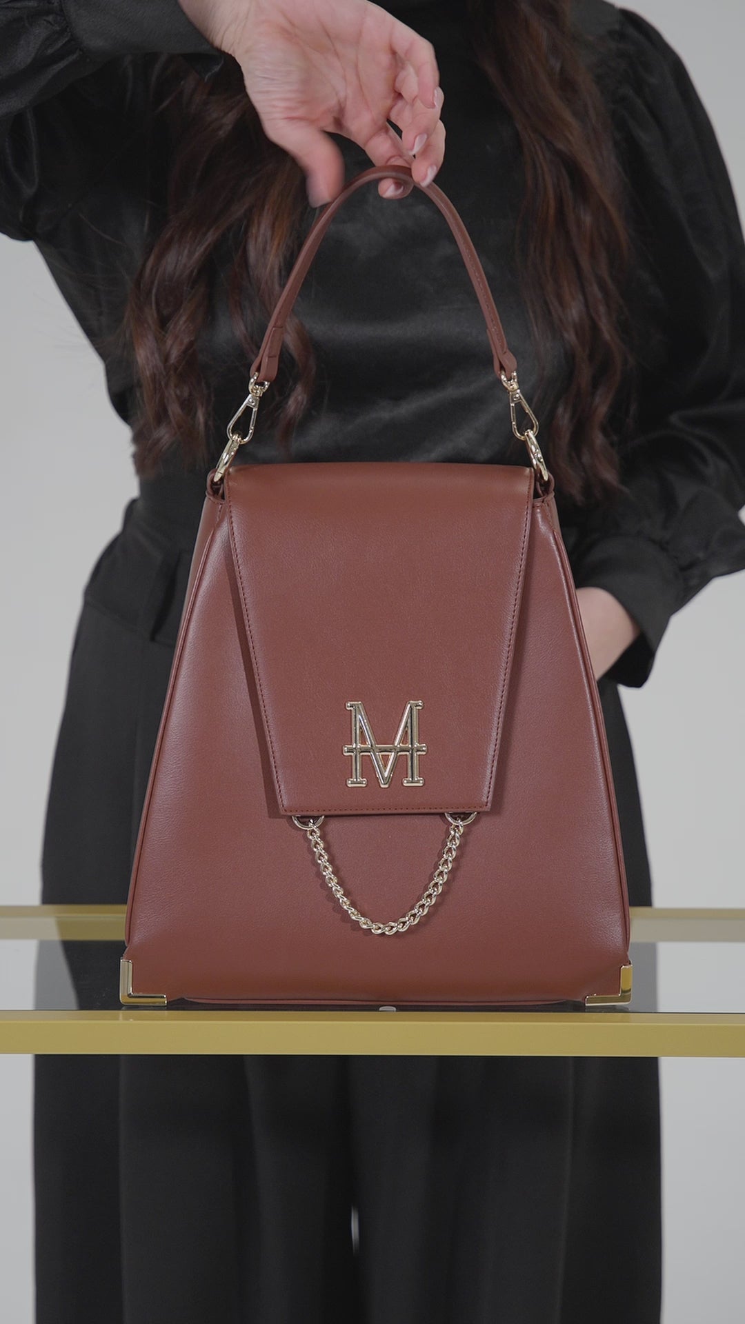 Carica il video: 